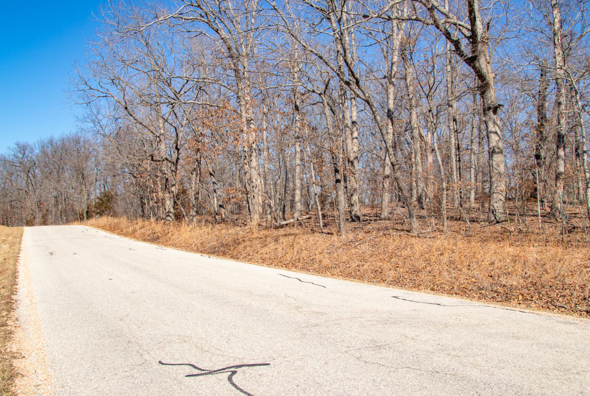 2.10 Acre Retreat- Right by the Lake!